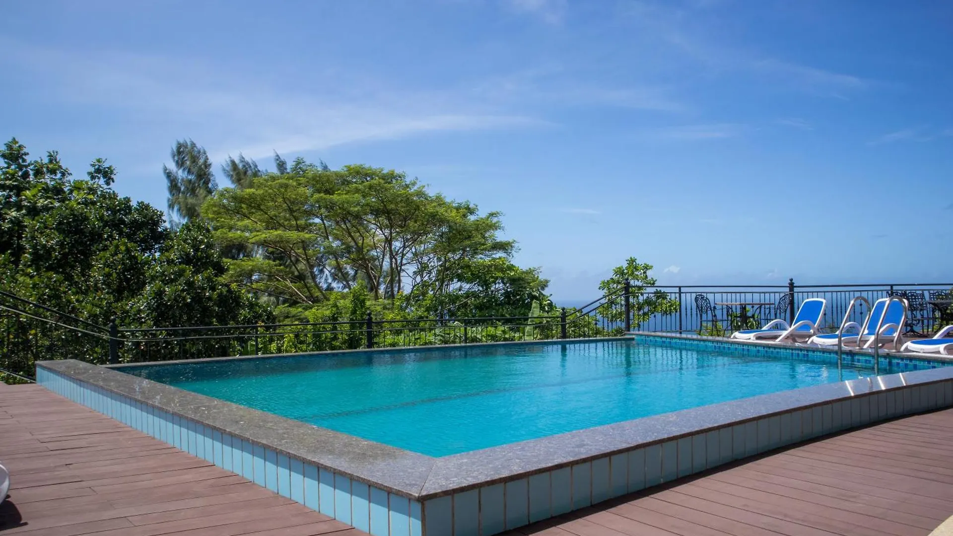 Amanda Villa - Best Value Mountain Top Inn Au Cap